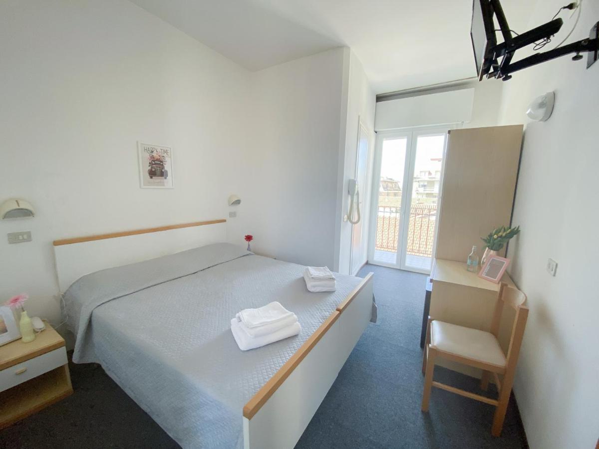 Hotel Berlino กัตตอลิกา ภายนอก รูปภาพ