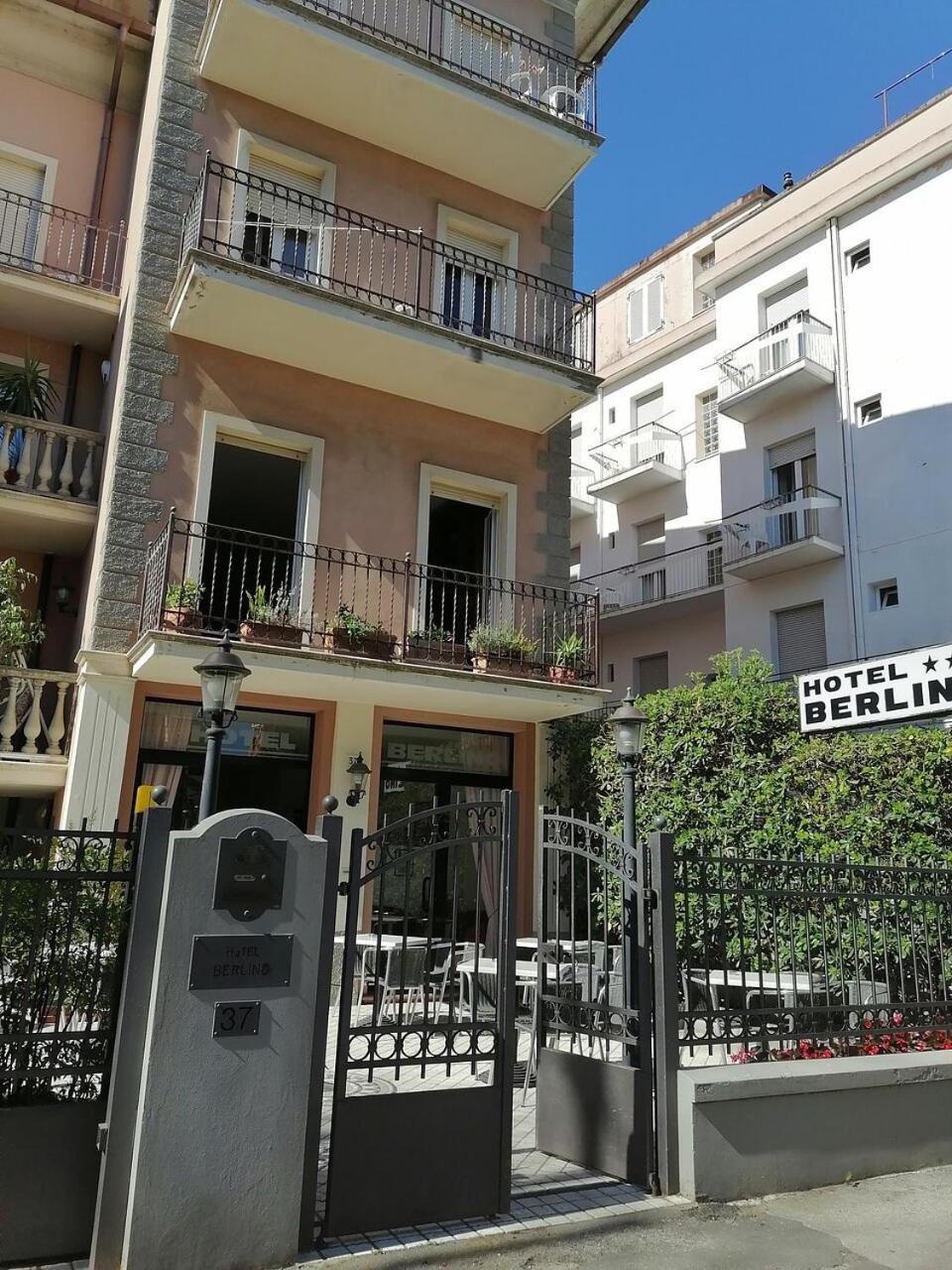 Hotel Berlino กัตตอลิกา ภายนอก รูปภาพ
