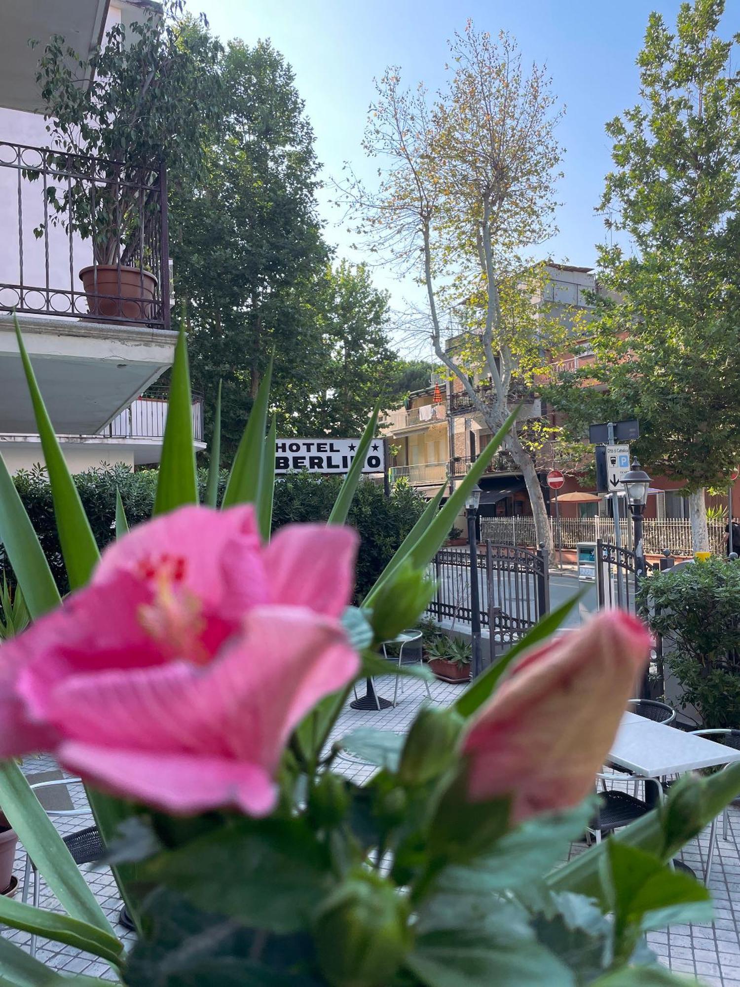 Hotel Berlino กัตตอลิกา ภายนอก รูปภาพ