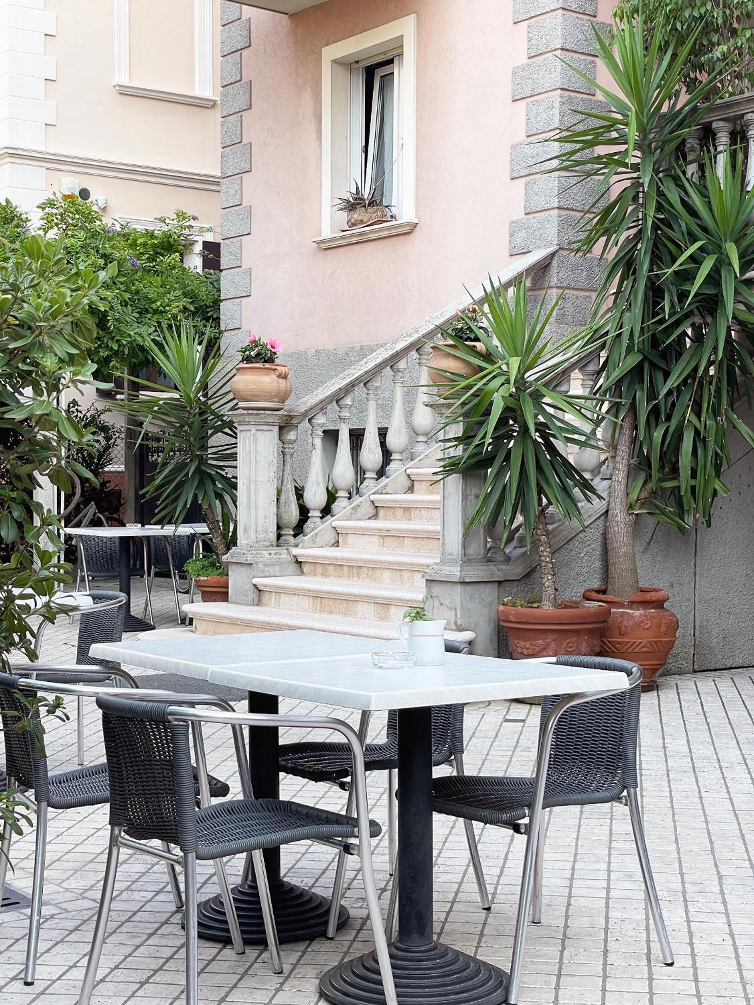 Hotel Berlino กัตตอลิกา ภายนอก รูปภาพ