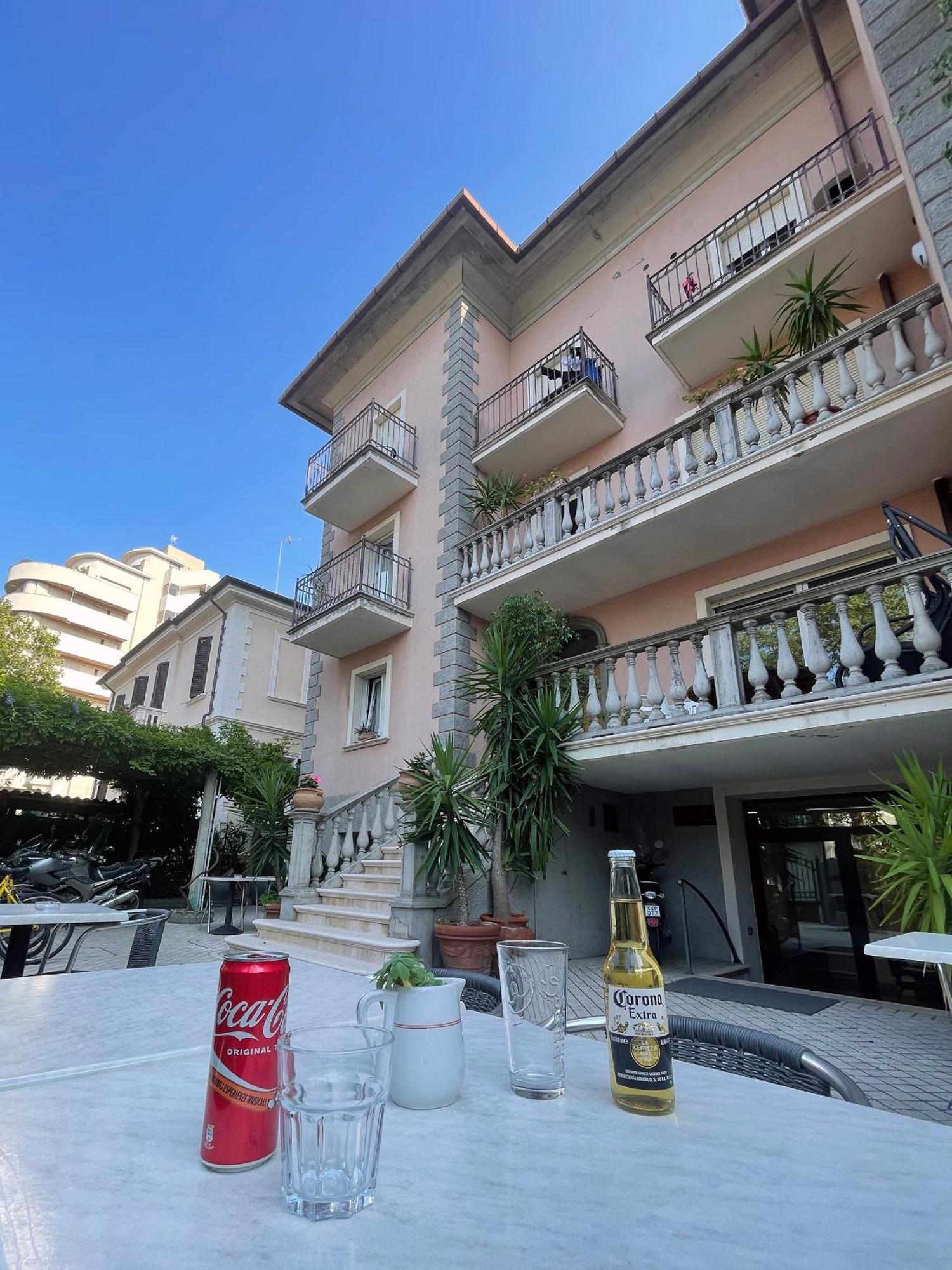 Hotel Berlino กัตตอลิกา ภายนอก รูปภาพ